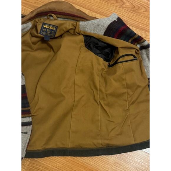 Vintage Woolrich Southwestern Striped Wool Blanket USA Made Coat M - Picture 3 of 10